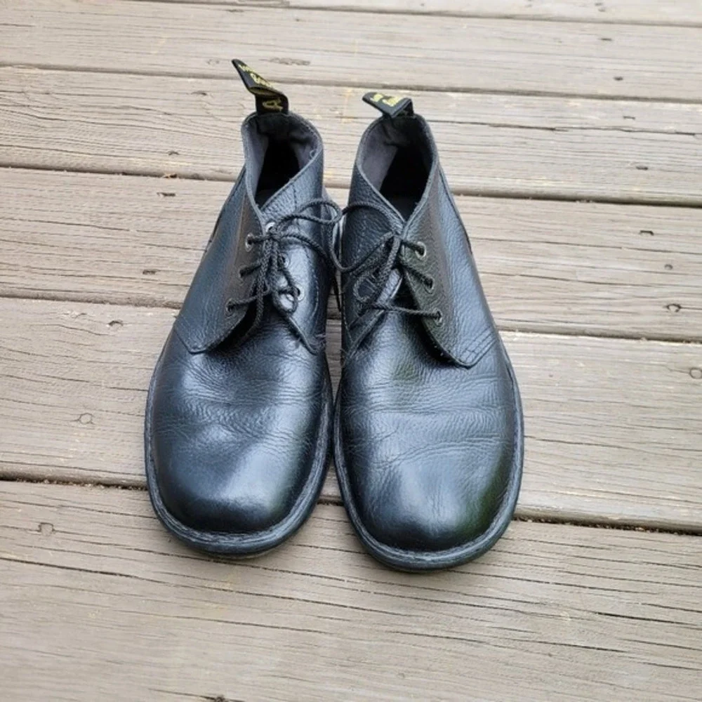 Dr‎ Martens Sussex Bear Track Black Pebbled Leather Slip Resistant Chukka Boots